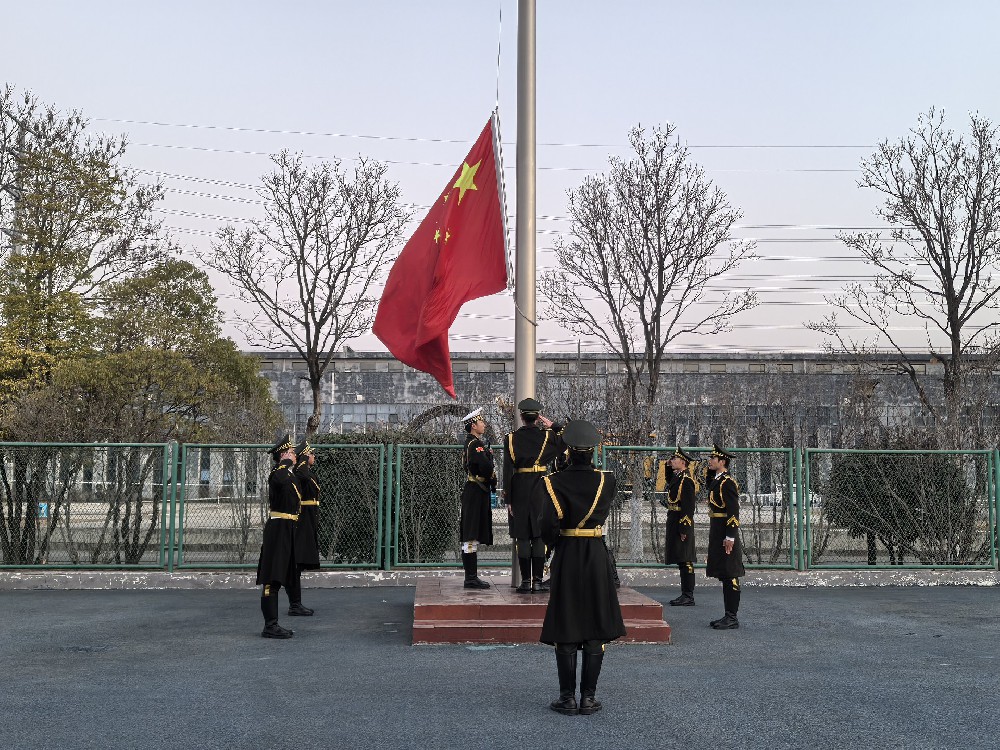 本科生院举行“以史为鉴 振兴中华”主题升国旗仪式